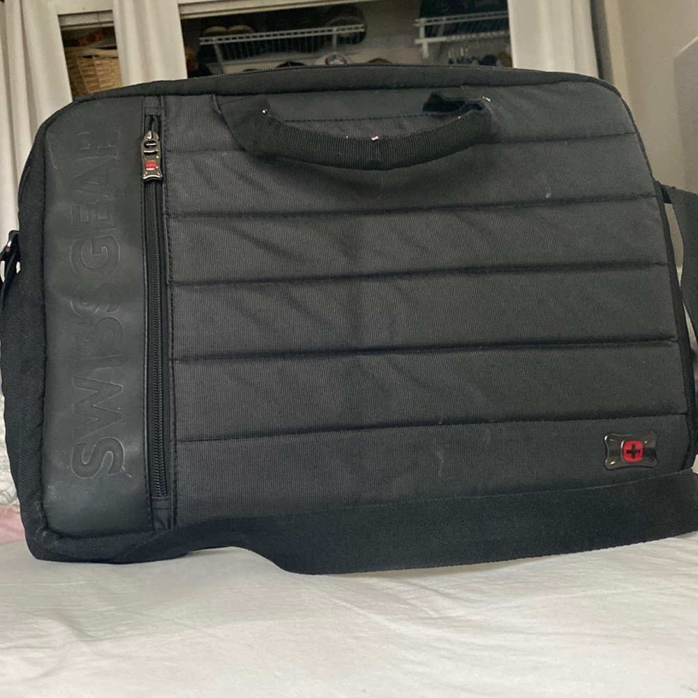Gently used Swiss gear laptop carrying case